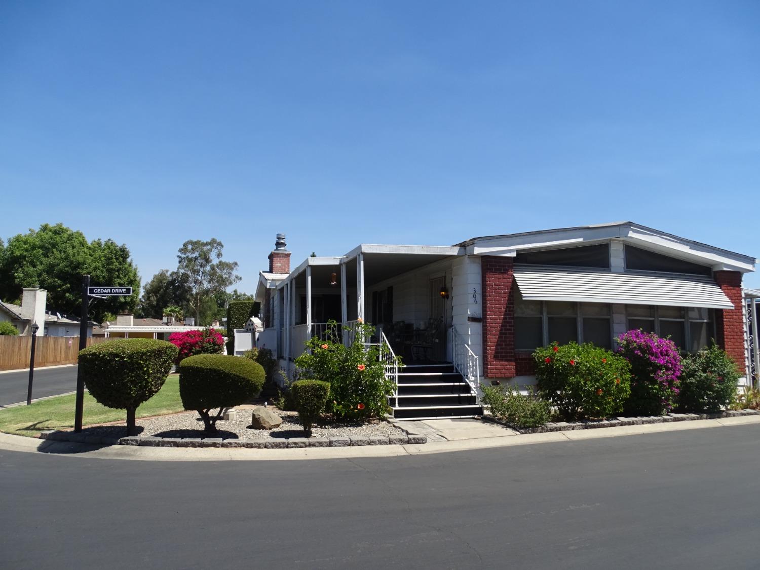 a front view of house with yard