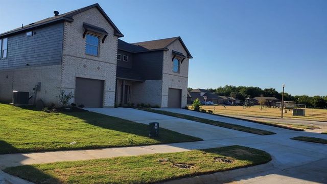 $2,150 | 400 Mockingbird Lane, Unit 402 | Denton