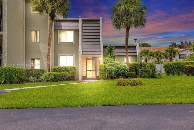 $264,900 | 4072 Tivoli Court, Unit 4072 | Fountains of Palm Beach