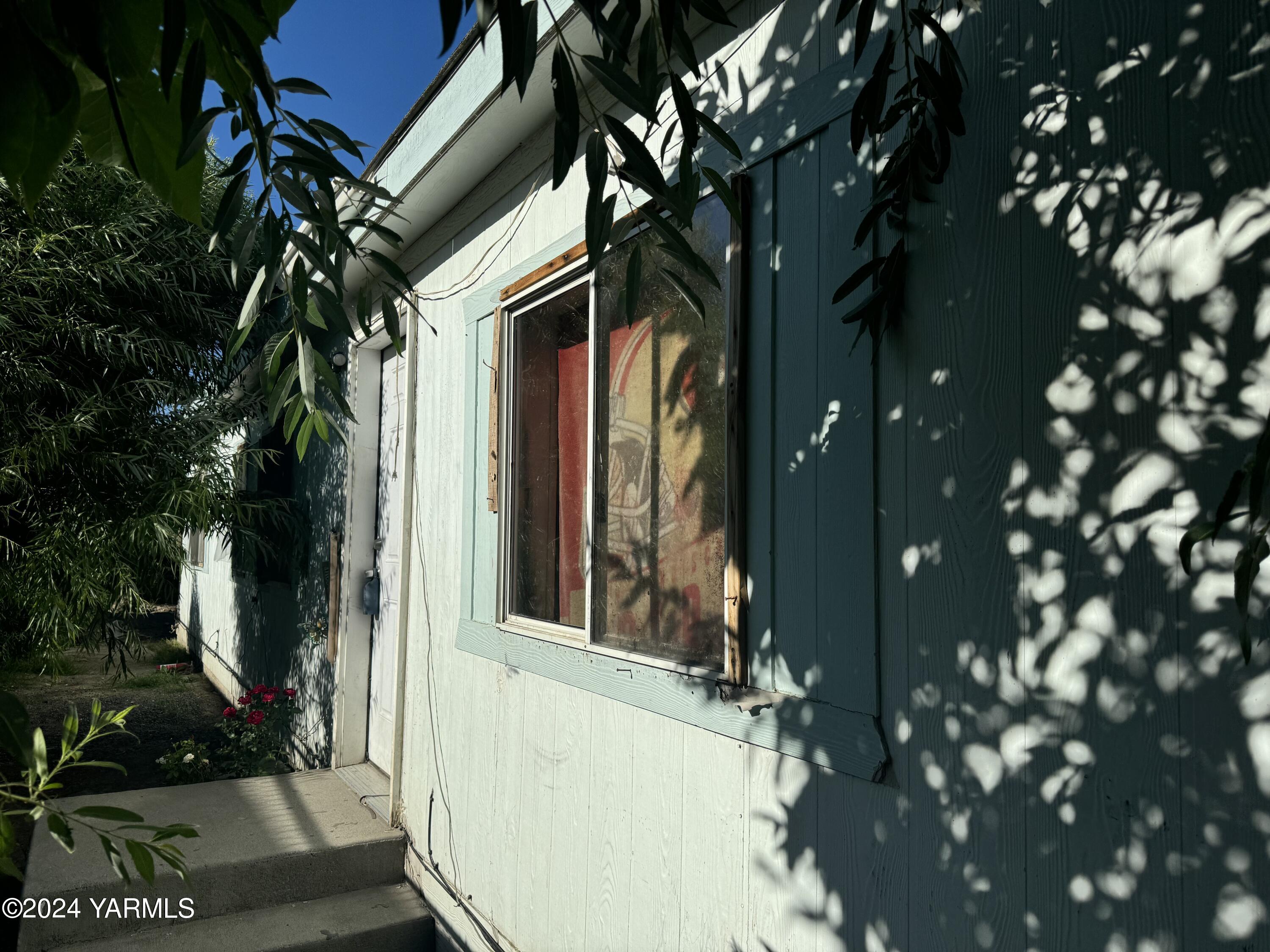 a view of a house with a tree