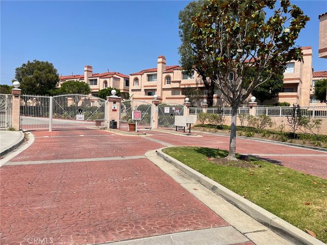 $849,888 | 3101 Plaza Del Amo, Unit 2 | Central Torrance