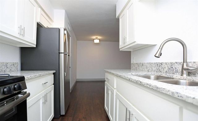 $1,100 | 404 East 9th Street, Unit 8104 | Botello