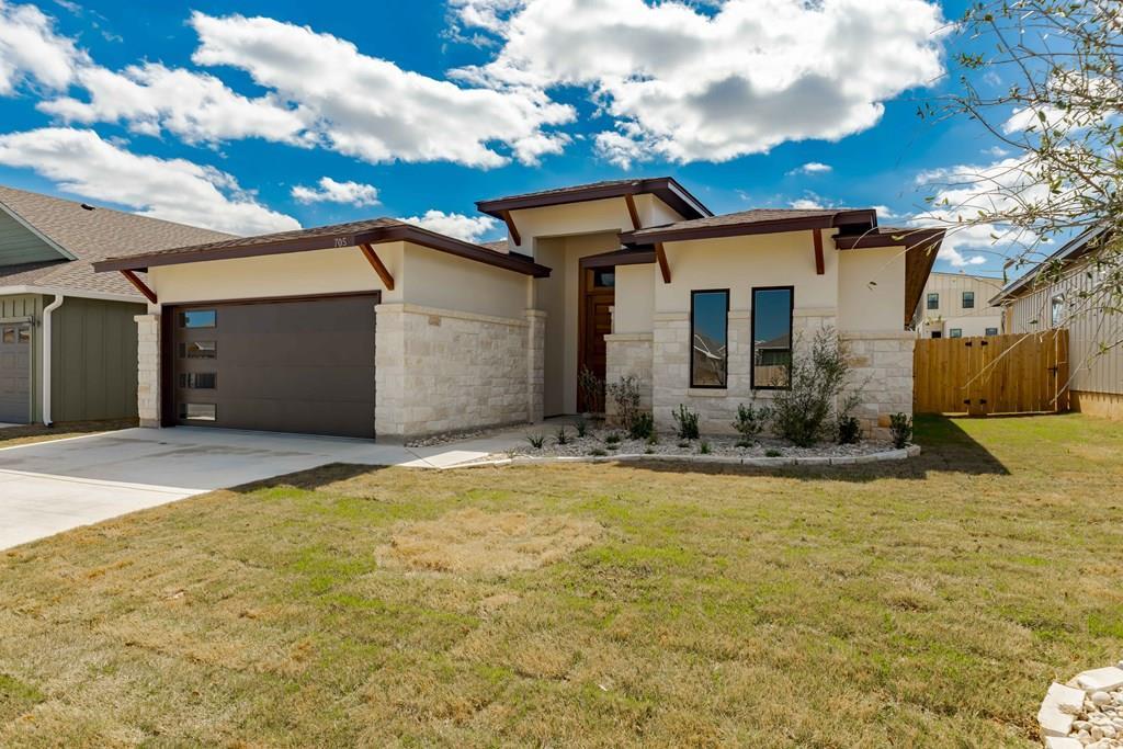 a view of a house with entertaining space