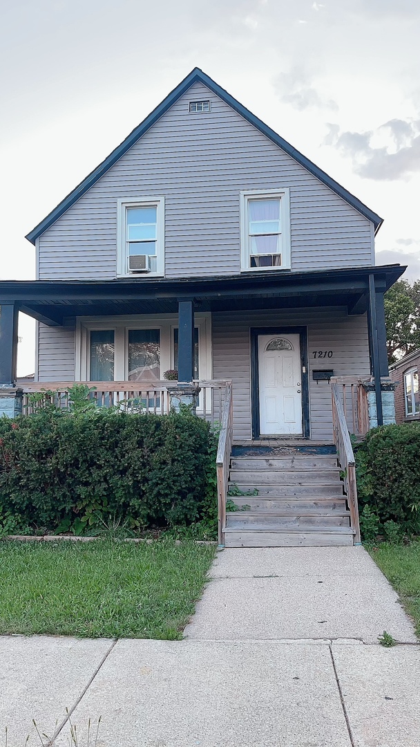 a front view of house with yard