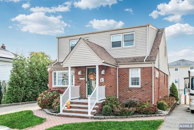 $850,000 | 154 Orchard Street | Elmwood Park