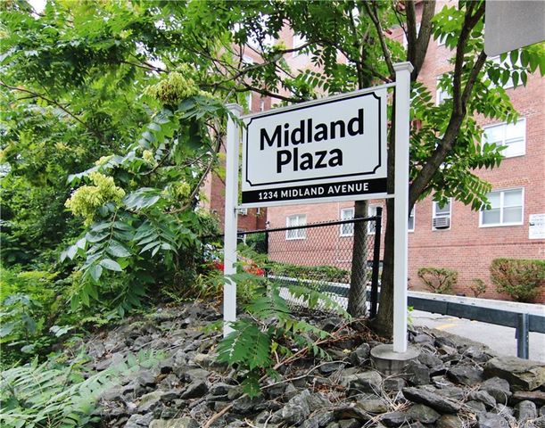 $195,000 | 1234 Midland Avenue, Unit 5H | Lawrence Park West