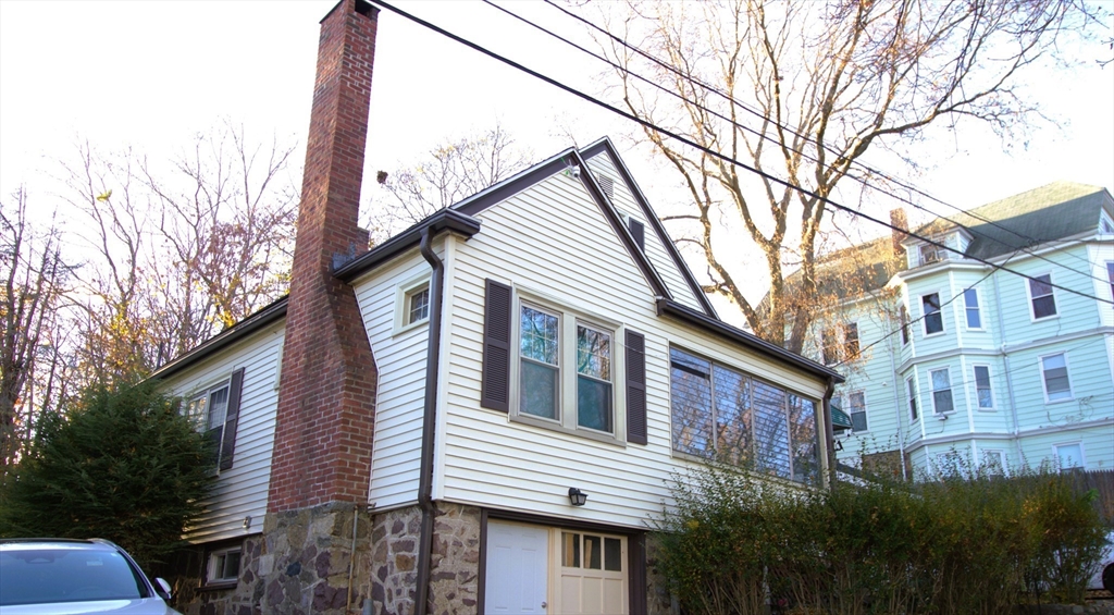 a view of a house with a yard