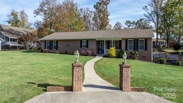 $550,000 | 1246 Hillsboro Avenue | Hickory Township - Catawba County