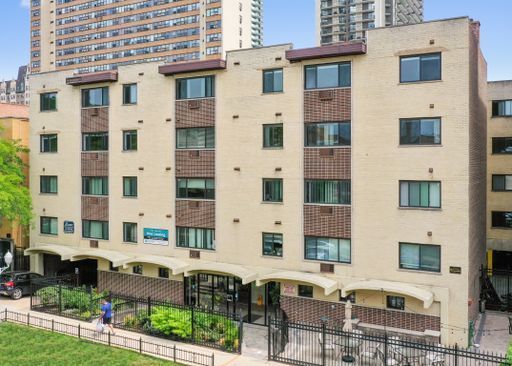 $1,625 | 6001 North Kenmore Avenue, Unit 208 | Edgewater Beach