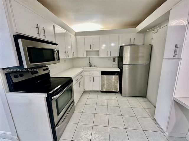 $3,300 | 5555 Collins Avenue, Unit 7U | Oceanside Plaza Condominiums