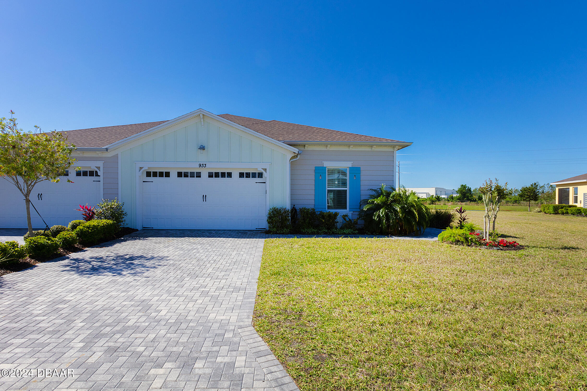 a view of front of house with a yard