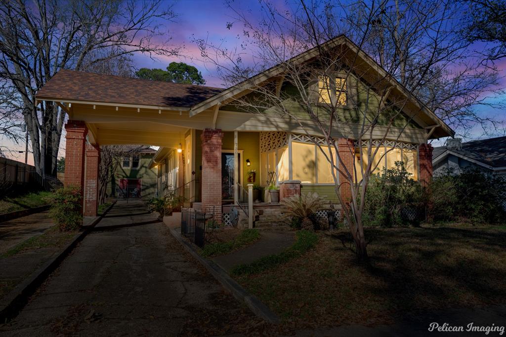 a view of a pathway of a house