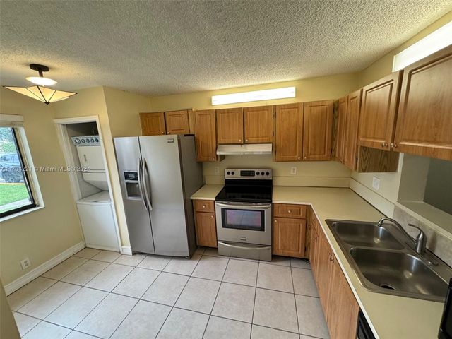 $2,400 | 8041 Southgate Boulevard, Unit H5 | North Lauderdale Village