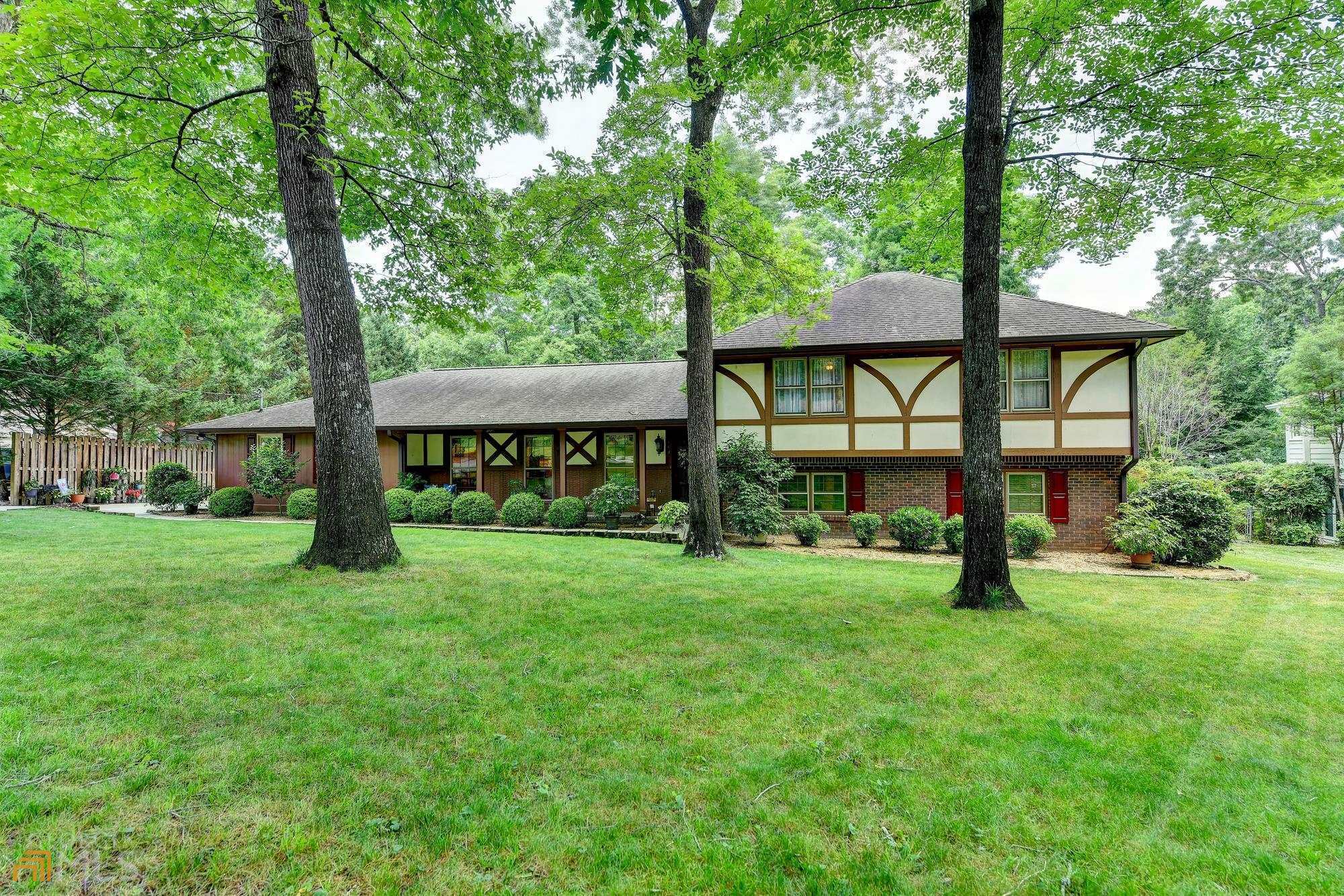 a view of a house with backyard sitting area and garden