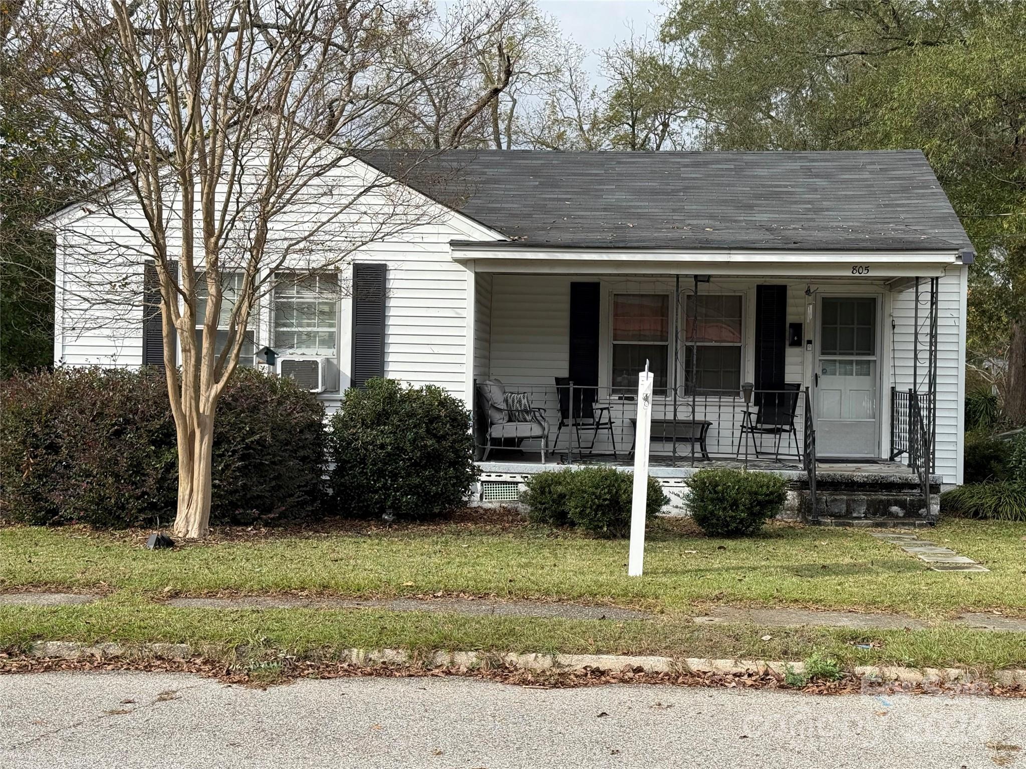 a view of a house with a yard and plants