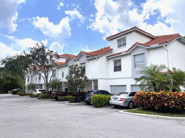 $404,900 | 2020 Alta Meadows Lane, Unit 504 | Delray Beach