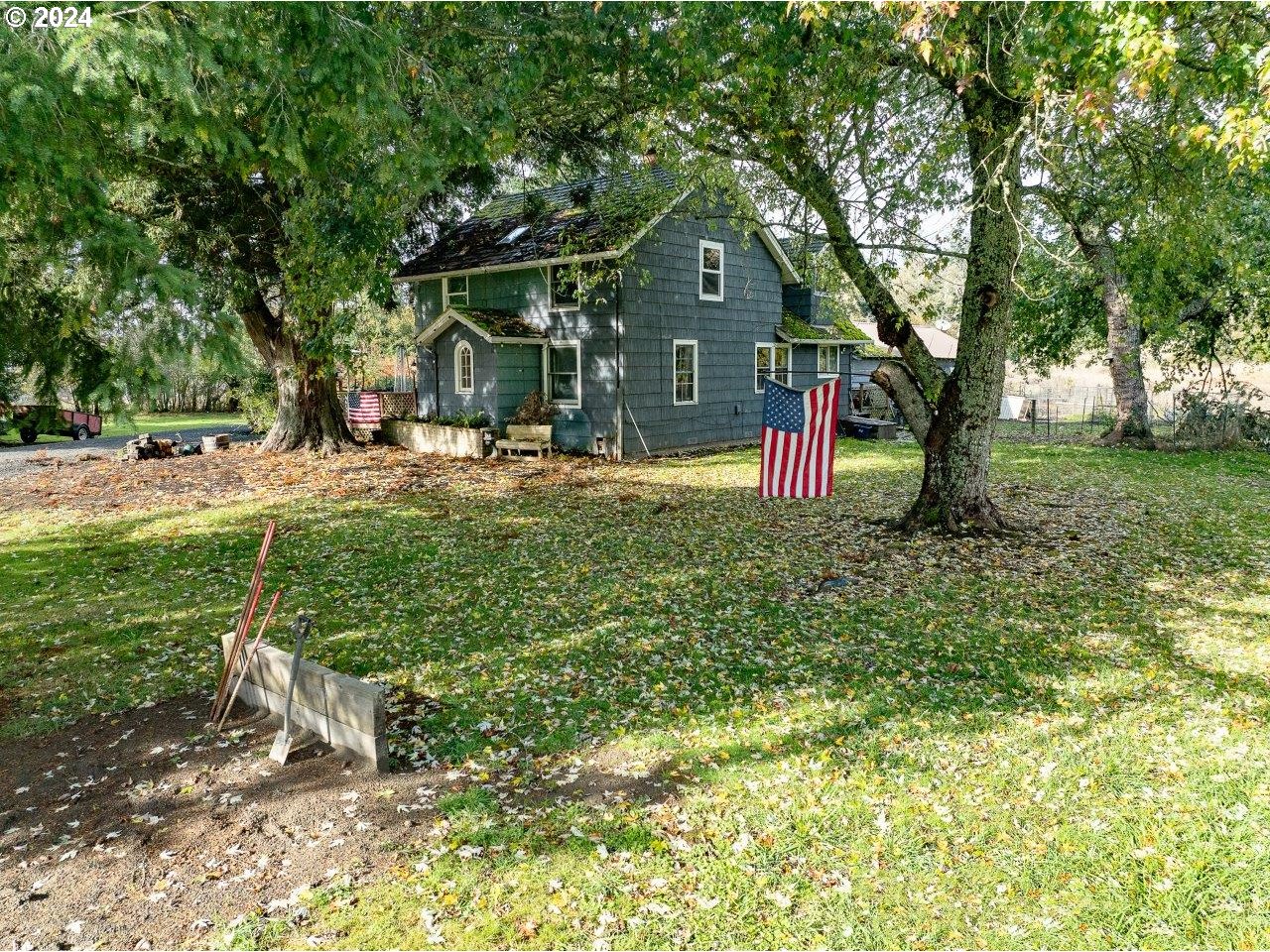 a view of a house with backyard and sitting area