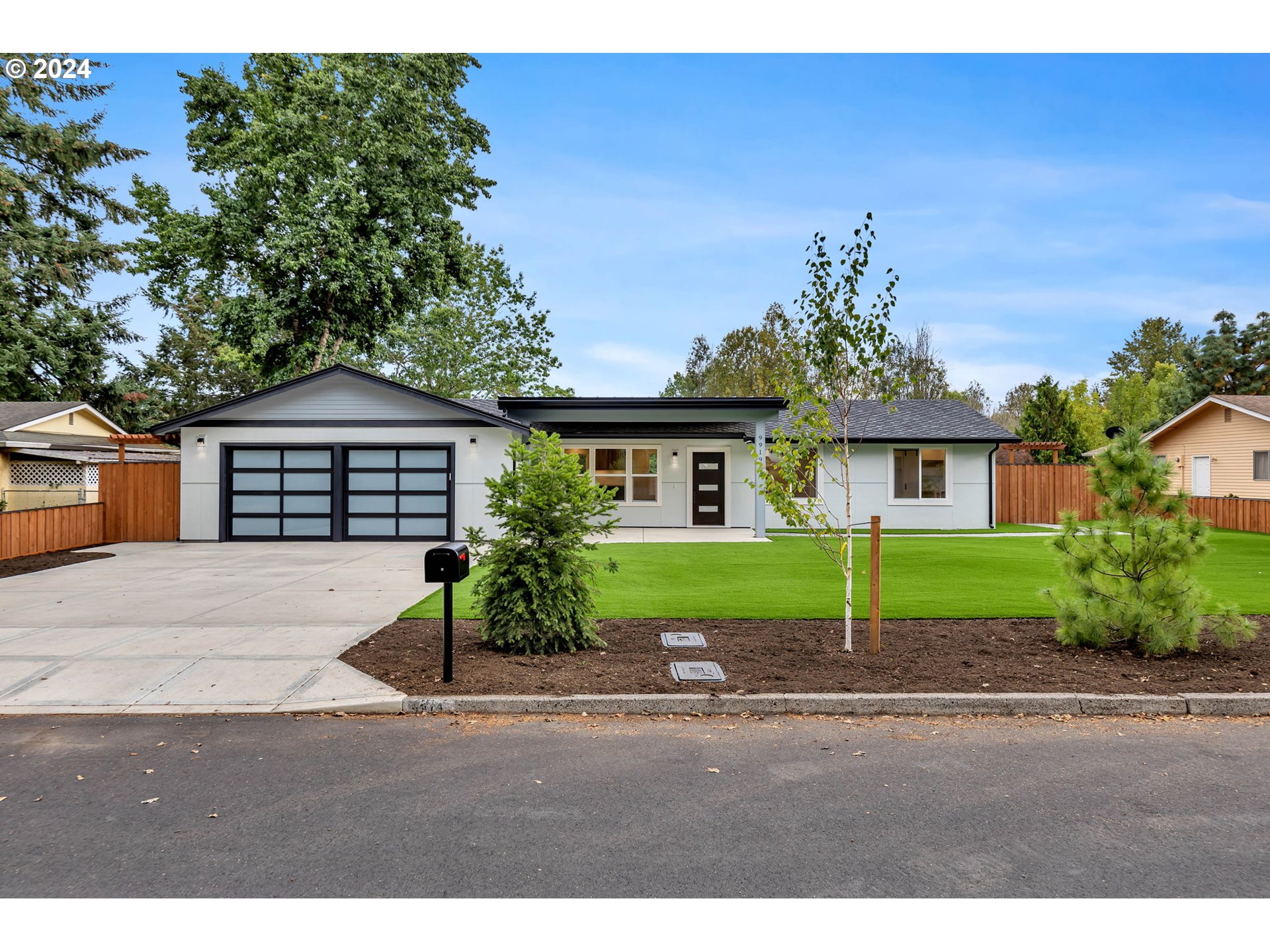 a front view of house with garage and yard