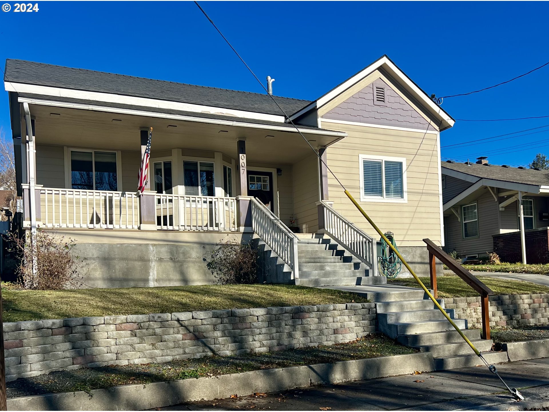 a view of a house with a small yard