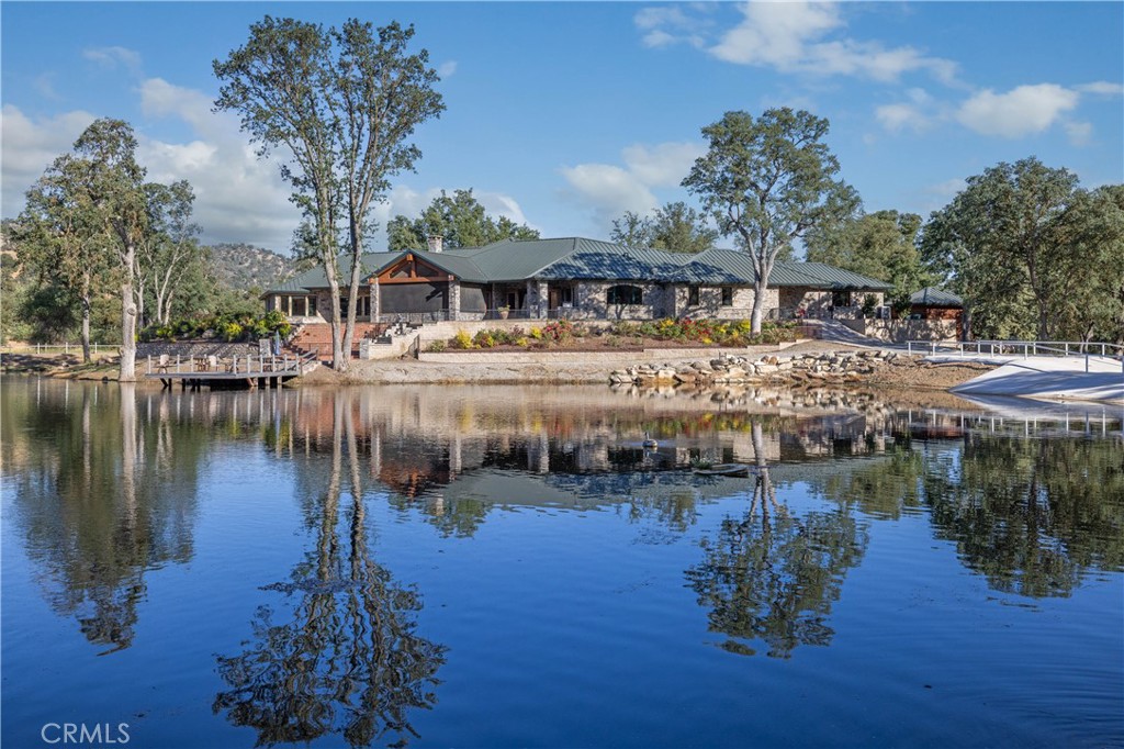 a view of a lake with house