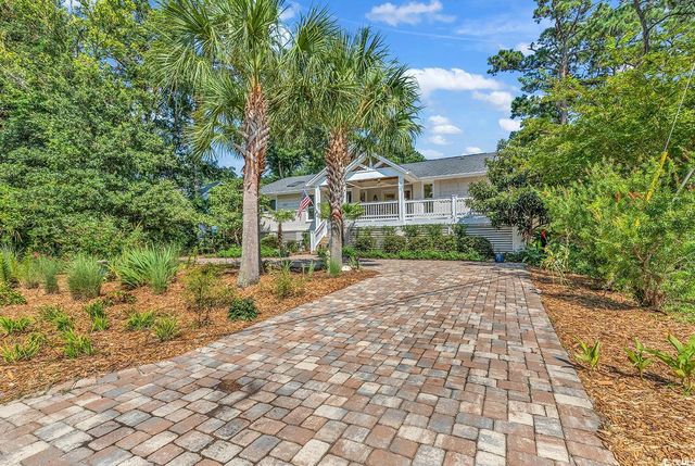 $895,000 | 366 Lakeshore Drive | North Litchfield Beach