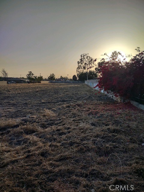 a view of a houses with a yard