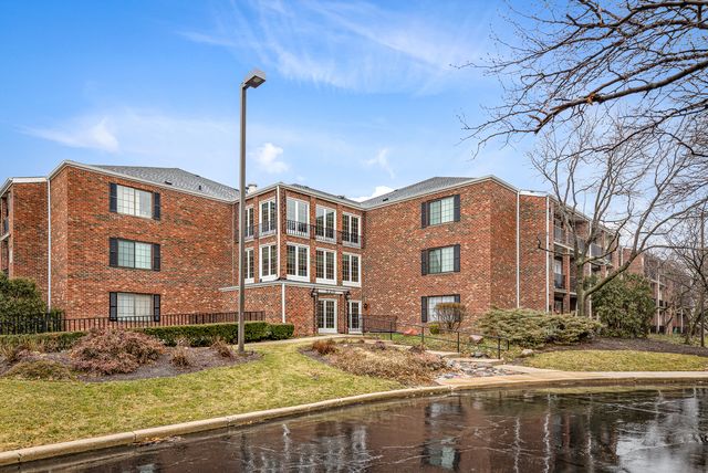 $1,900 | 520 Biesterfield Road, Unit 320 | Elk Grove Village