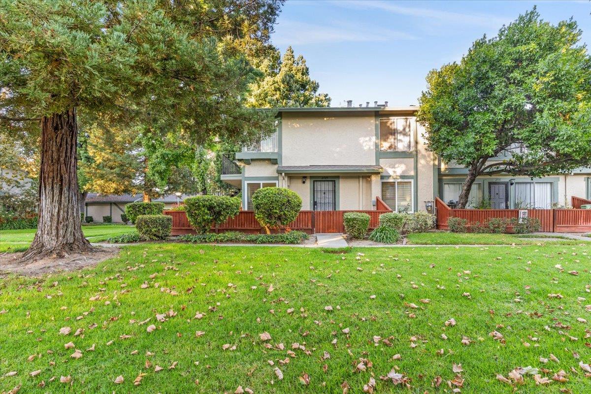 a view of a house with a yard