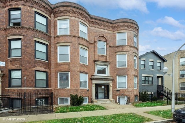 $990,000 | 4522 South Calumet Avenue | Bronzeville