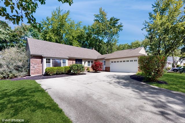 $645,000 | 1052 Peregrine Drive | Palatine