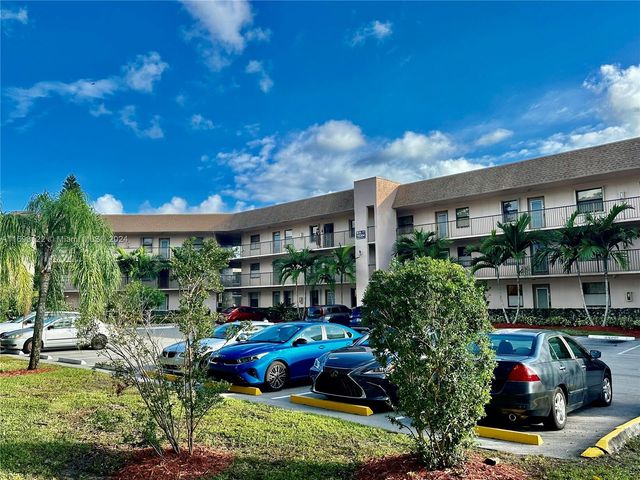 $120,900 | 10304 Sunrise Lakes Boulevard, Unit 304 | Sunrise Lakes