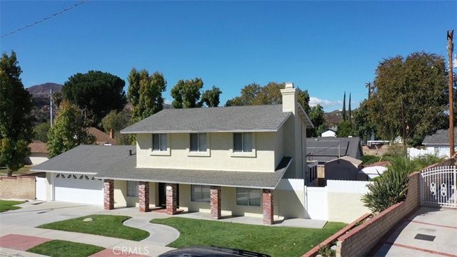 $879,999 | 23863 Adamsboro Drive | South Newhall