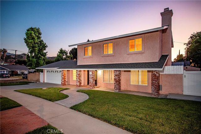 $899,999 | 23863 Adamsboro Drive | South Newhall