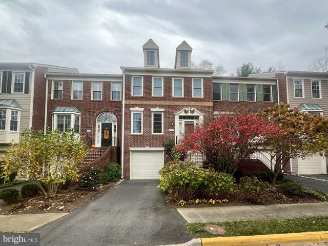 $942,500 | 2007 Gervais Drive | Falls Church - Fairfax County