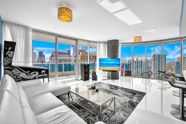 $1,250,000 | 200 Biscayne Blvd Way, Unit 4202 | Downtown Miami