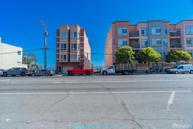 $879,000 | 818 Innes Avenue | Hunters Point