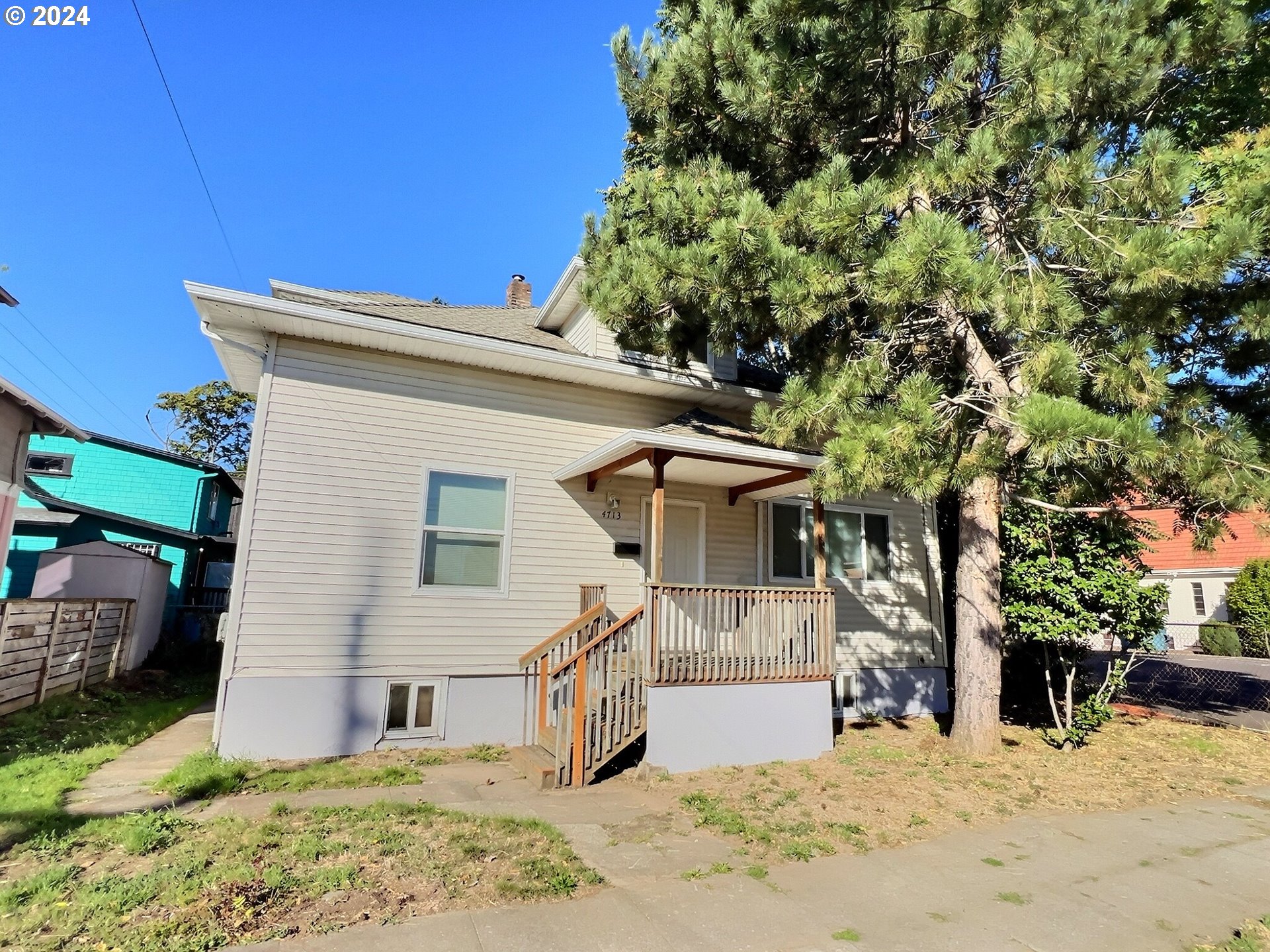 a view of a house with a yard and garage