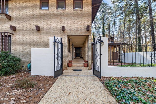 $700,000 | 4921 Larchmont Drive | Brookhaven South