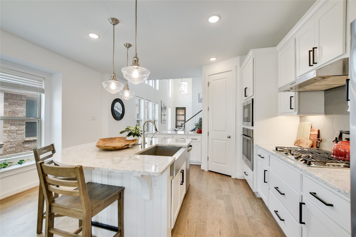 Crisp white cabinets, Quartz counters, Undercabinet lighting too!