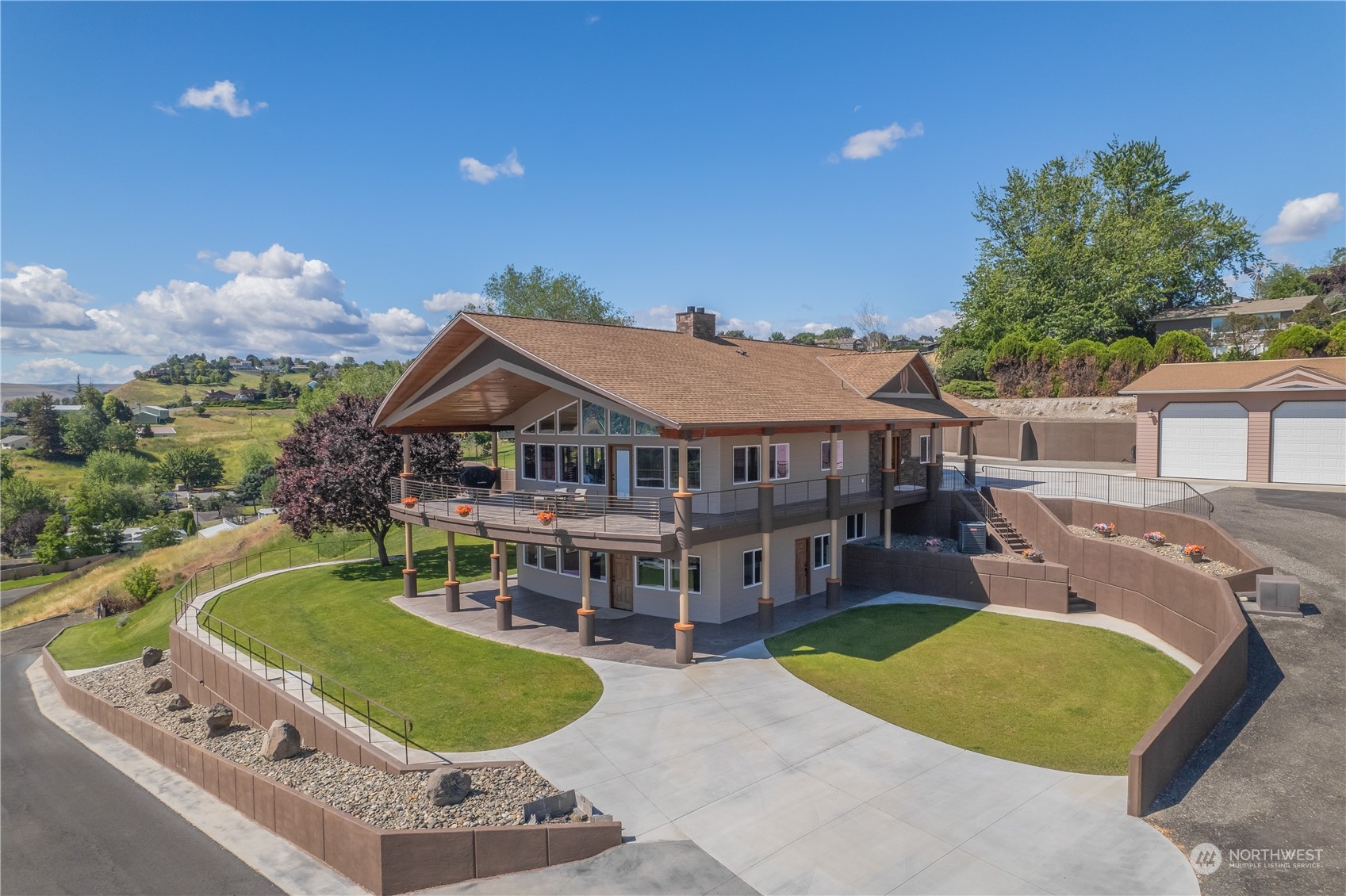 a house view with a outdoor space