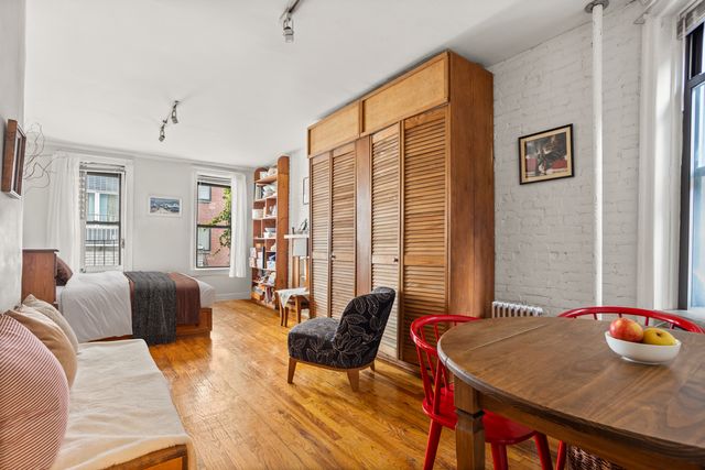 $389,000 | 514 West 50th Street, Unit 2RW | Hell's Kitchen