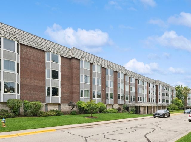 $2,200 | 2500 Windsor Mall, Unit 1F | Park Ridge