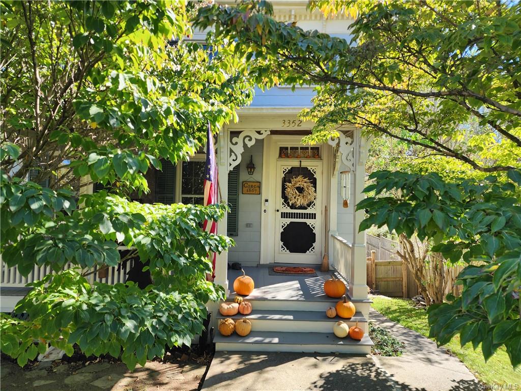 a view of a back yard of the house and trees