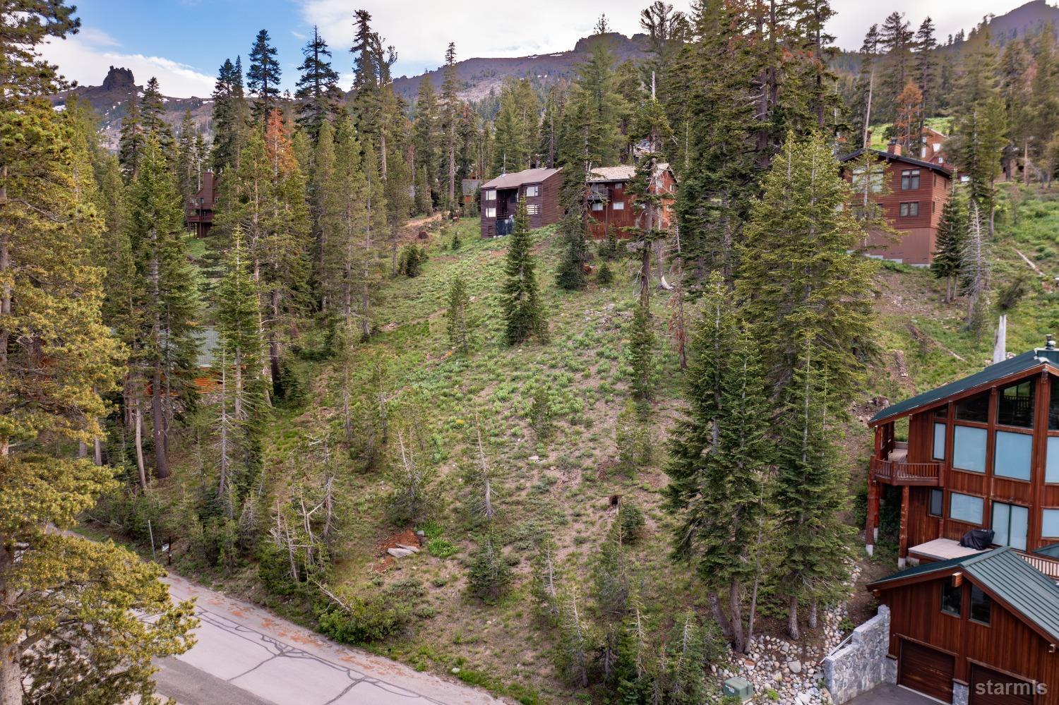 a view of a houses with a small yard