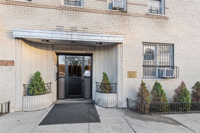 $370,000 | 2190 Boston Road, Unit 2D | Pelham Parkway