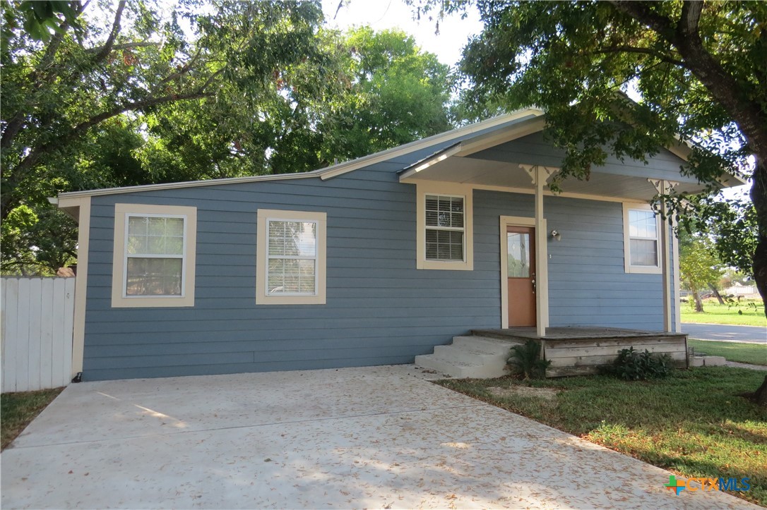 a front view of house with yard