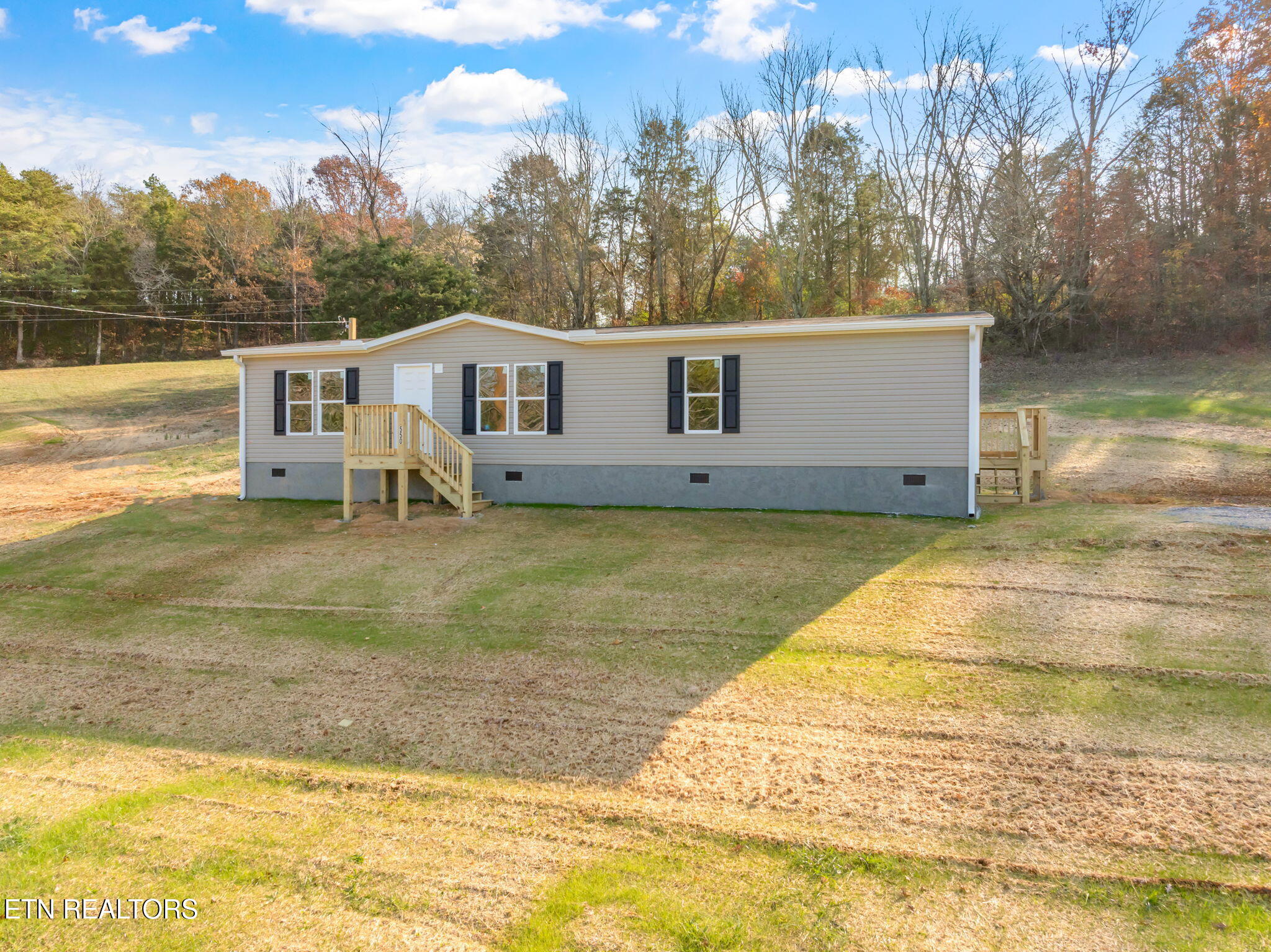 1-web-or-mls-550 Robinson Road-47