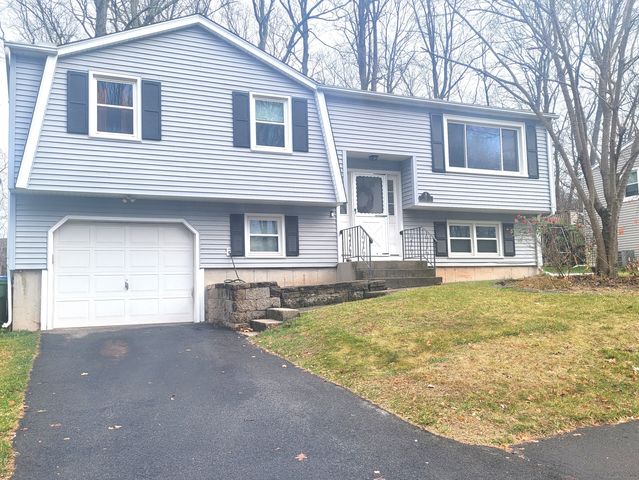 $365,000 | 52 Schooner Lane | South Meriden