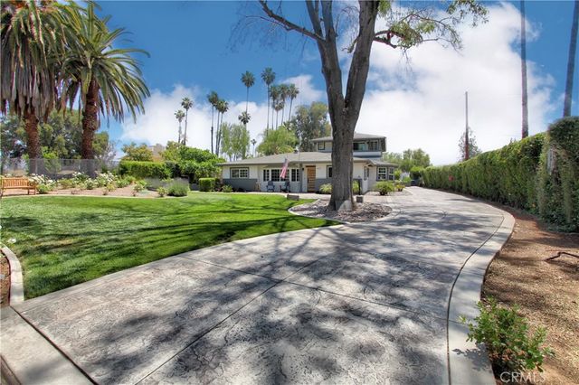 $1,390,000 | 459 Summit Avenue | South Redlands