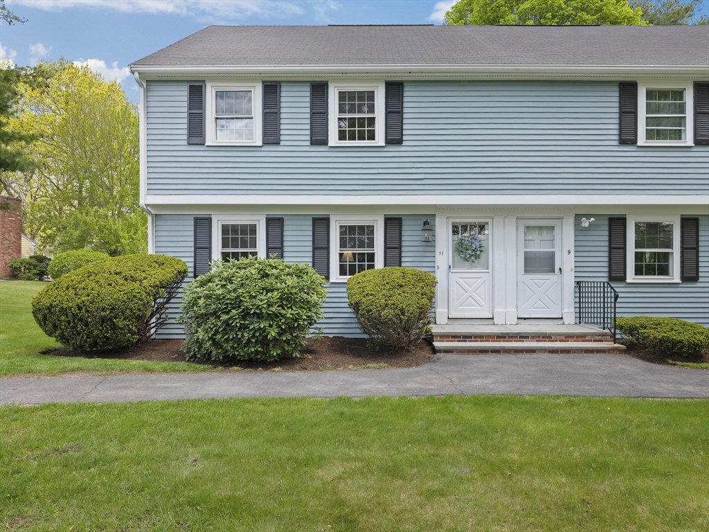 a view of an house with backyard space and garden